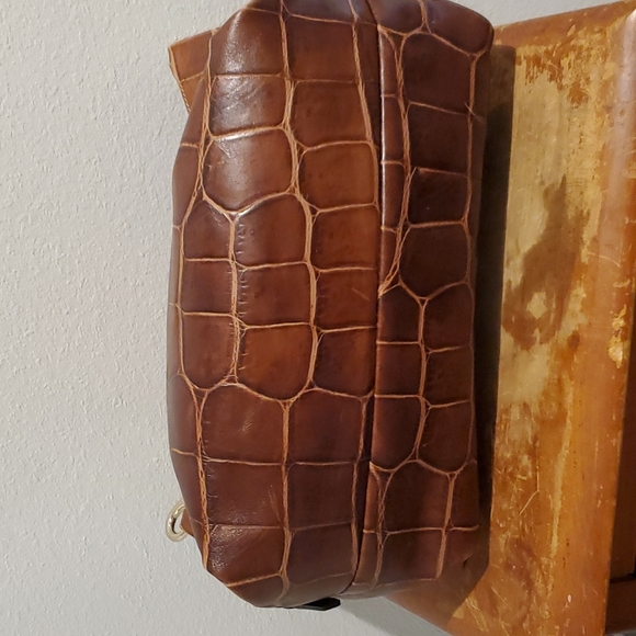 Dooney & Bourke leather purse. Must see - BENEFITS RESCUE DOGS= CLOSET CLOSING - Picture 6 of 16